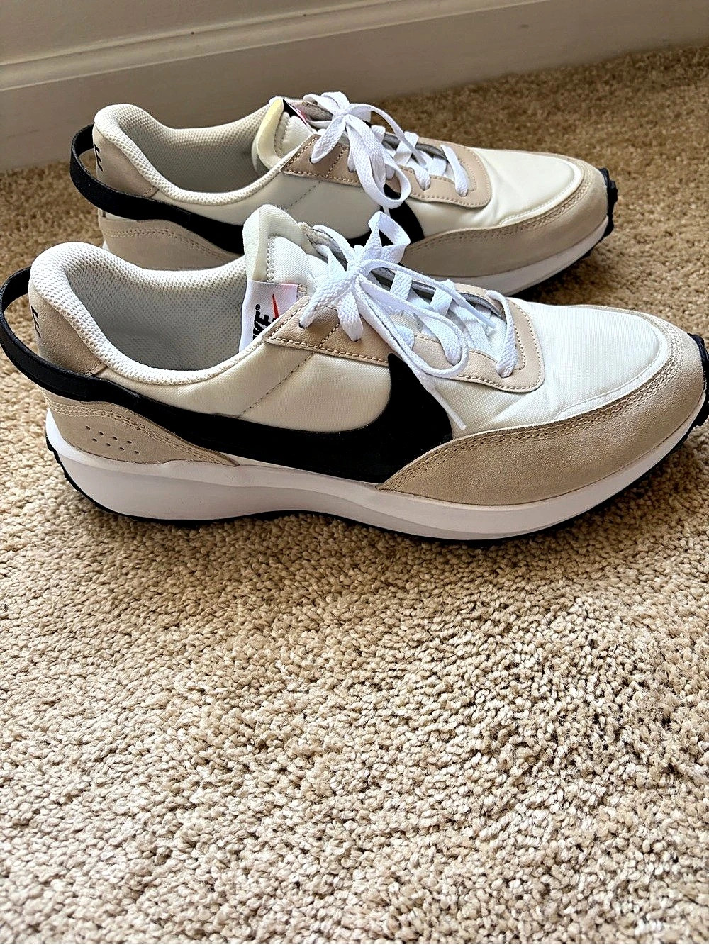 Nike White & Black Sneakers